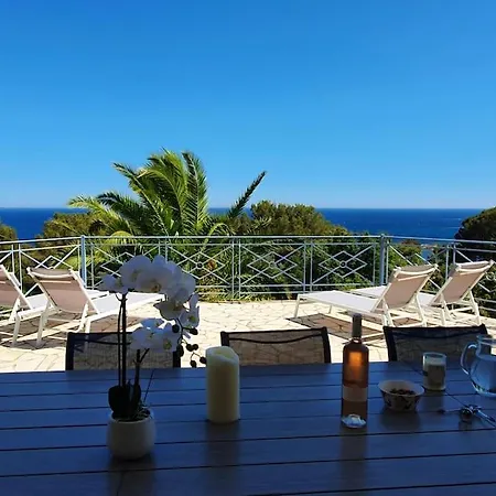 4 Etoiles , Lou Mistralou , A 400 Metres, Ete Du Dimanche Au Dimanche Saint-Peïre-sur-Mer